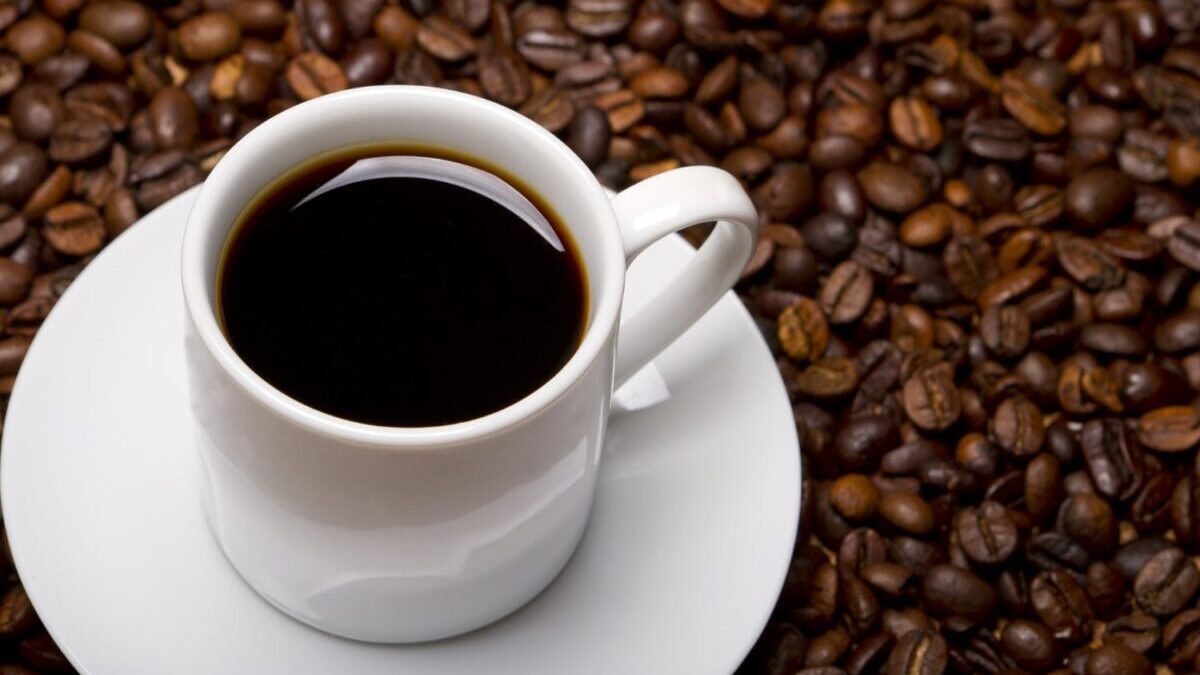 Beber café reduz risco de quedas na velhice bebida já foi associado à redução do risco de alguns sintomas naturais do envelhecimento