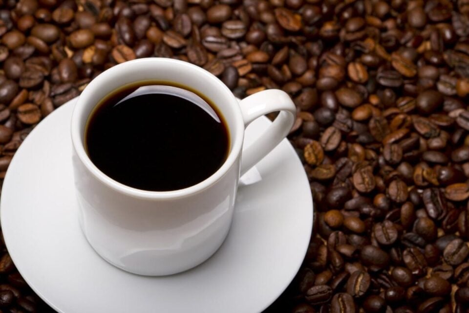 Beber café reduz risco de quedas na velhice bebida já foi associado à redução do risco de alguns sintomas naturais do envelhecimento