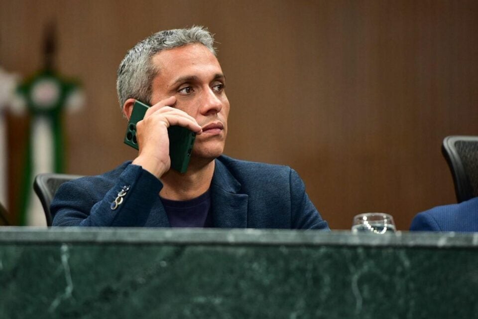 gustavo-gayer-alego-telefone