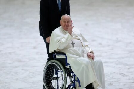 Papa Francisco morreu de AVC e insuficiência cardíaca, diz Vaticano Pontífice argentino foi declarado morto nesta segunda (21), aos 88 anos