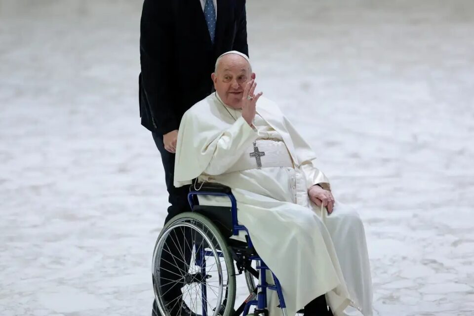 Papa Francisco morreu de AVC e insuficiência cardíaca, diz Vaticano Pontífice argentino foi declarado morto nesta segunda (21), aos 88 anos