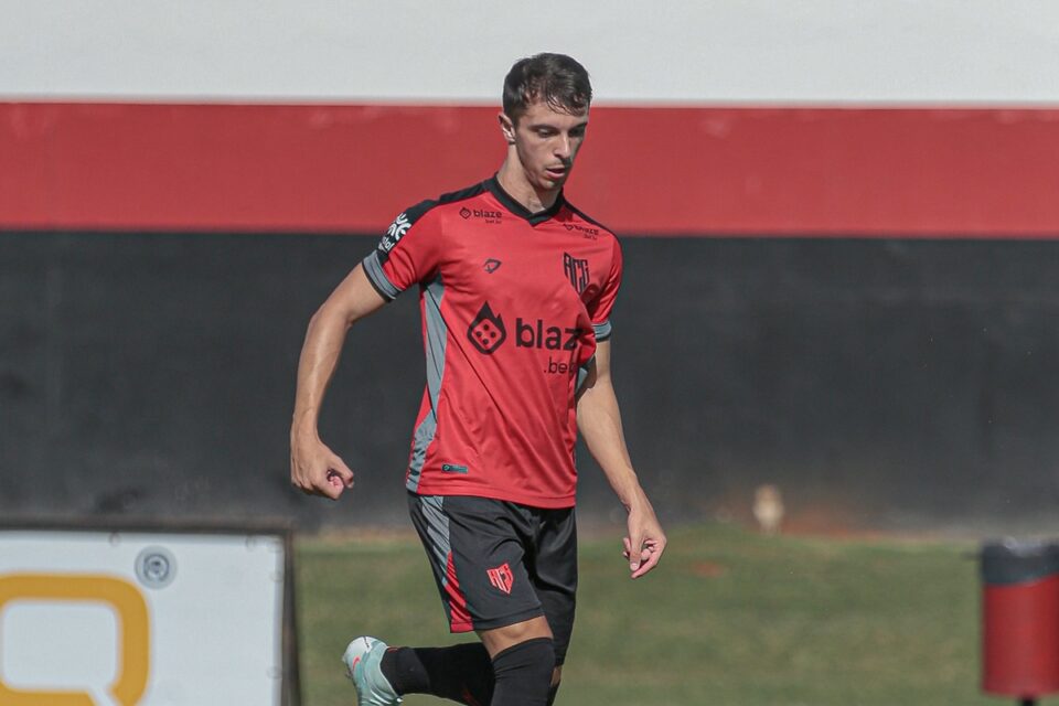 Shaylon em treino no Atlético Goianiense