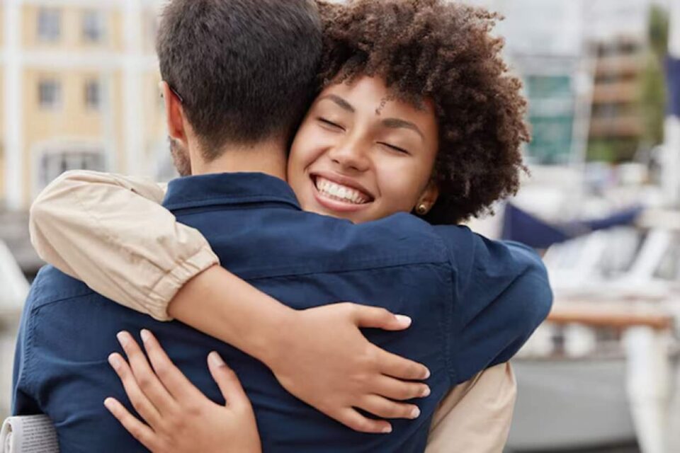 É possível ser amigo de ex? Sim, mas existe uma regra fundamental Jornalista Laura Esther Wolfson, do The New York Times, falou sobre