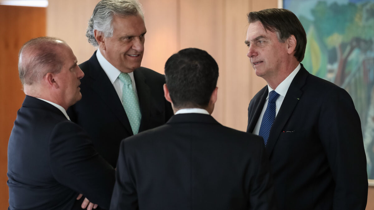 Caiado e Bolsonaro conversam com Onyx Lorenzoni e ACM Neto (Foto: Agência Brasil)