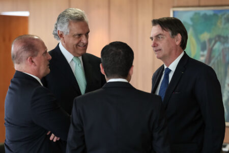 Caiado e Bolsonaro conversam com Onyx Lorenzoni e ACM Neto (Foto: Agência Brasil)
