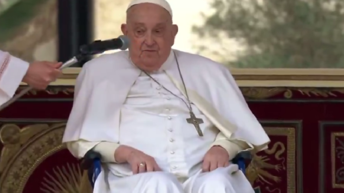 Papa Francisco em aparição surpresa no Vaticano (Foto: Reprodução)