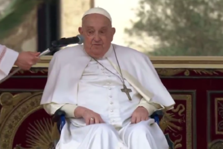 Papa Francisco em aparição surpresa no Vaticano (Foto: Reprodução)