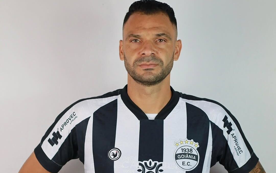 Paulinho, novo reforço do Goiânia