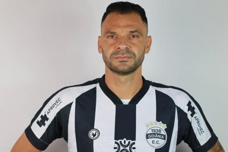 Paulinho, novo reforço do Goiânia
