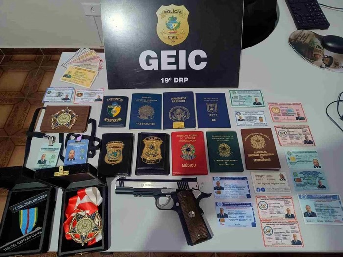 Homem é preso em Caldas Novas por se passar por agente da CIA com certificados falsificados credenciais da ONU