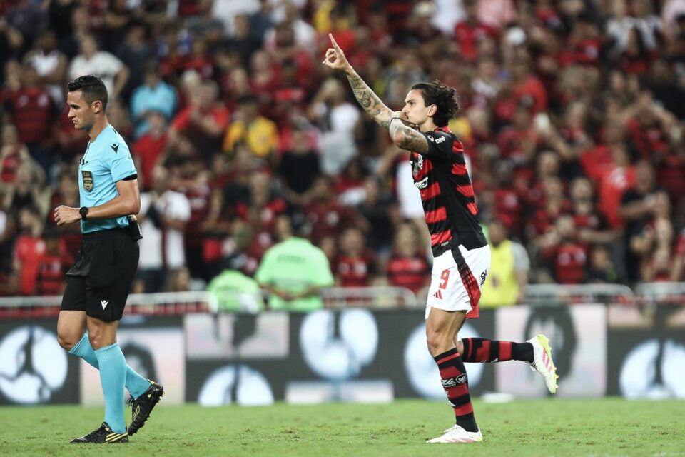 Pedro comemora gol pelo Flamengo