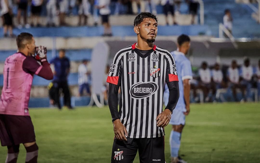 Igor Cássio, atacante do Anápolis