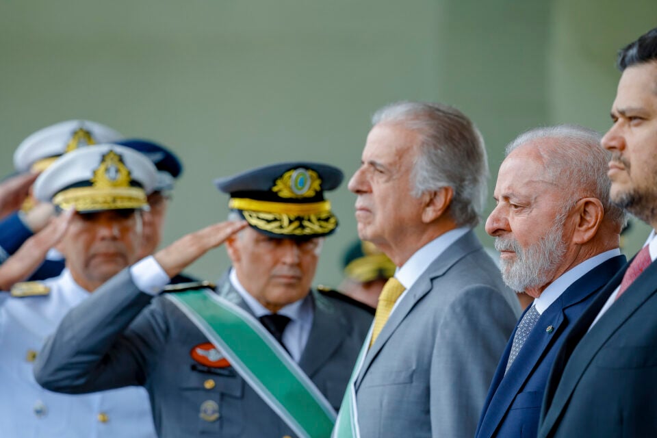 Presidente Lula em cerimõnia com as Forças Armadas (Foto: Divulgação)