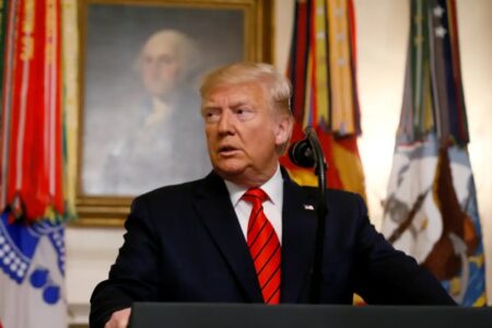 China retalia Trump e anuncia tarifas de 34% sobre produtos dos EUA Ações globais ampliaram suas perdas nesta sexta (4) após uma venda brutal