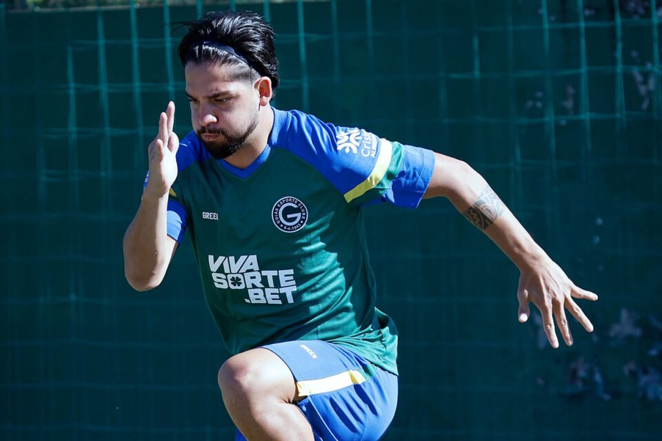 Benítez em treino pelo Goiás