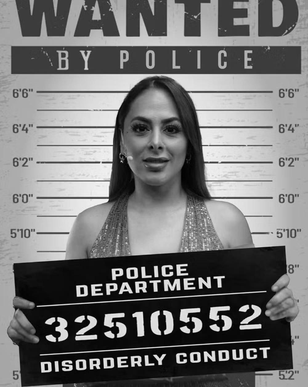 Apresentadora de TV é presa, reclama do cabelo na foto da delegacia e edita imagem; veja Gloria Torres recorreu ao Photshop