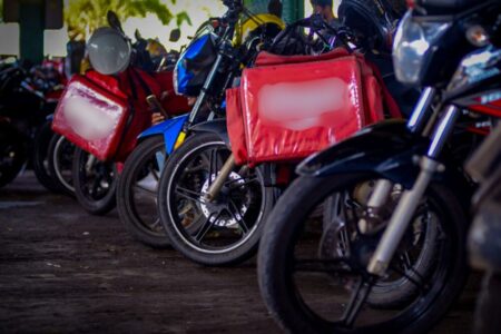 Entregadores de aplicativos se mobilizam e recuperam moto roubada em Goiânia (Foto: Ilustrativa/Jucimar de Sousa )