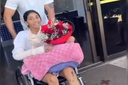 Nathielle Oliveira deixa o hospital (Foto: Reprodução)