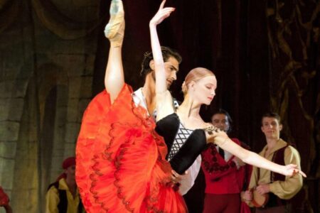 Ballet Clássico de São Petersburgo apresenta espetáculo em Goiânia