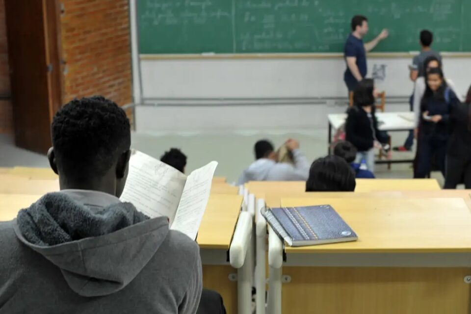 Justiça em Goiás suspende concurso para auditor fiscal por falta de cotas para negros
