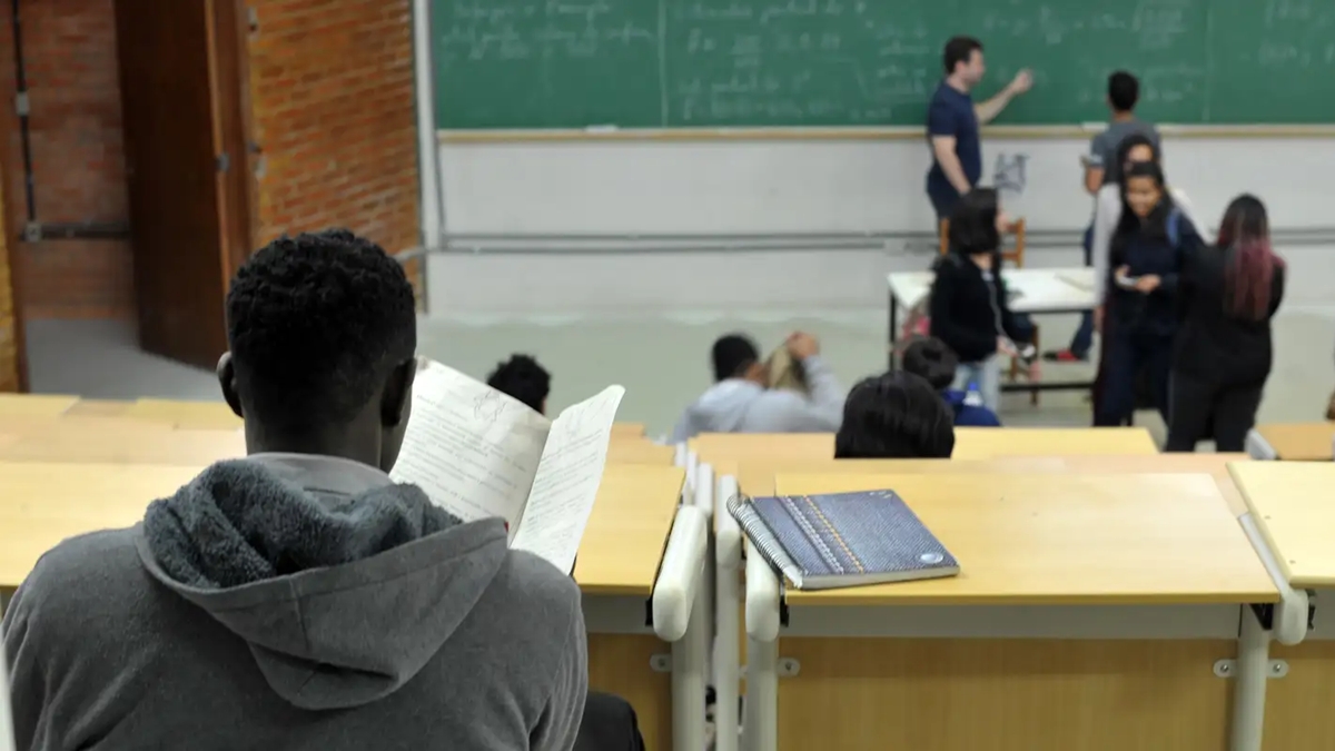 Justiça em Goiás suspende concurso para auditor fiscal por falta de cotas para negros