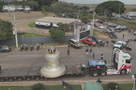 Maior sino do mundo chega a Goiânia (Foto: Reprodução/@giovani_drones)