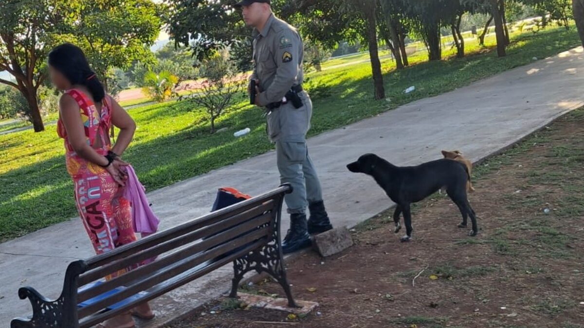 Suspeita de esfaquear colega de casa após discussão é presa em Rio Verde