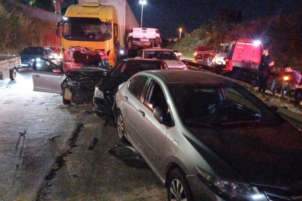Idoso morre e outras três pessoas ficam feridas após engavetamento na BR-153
