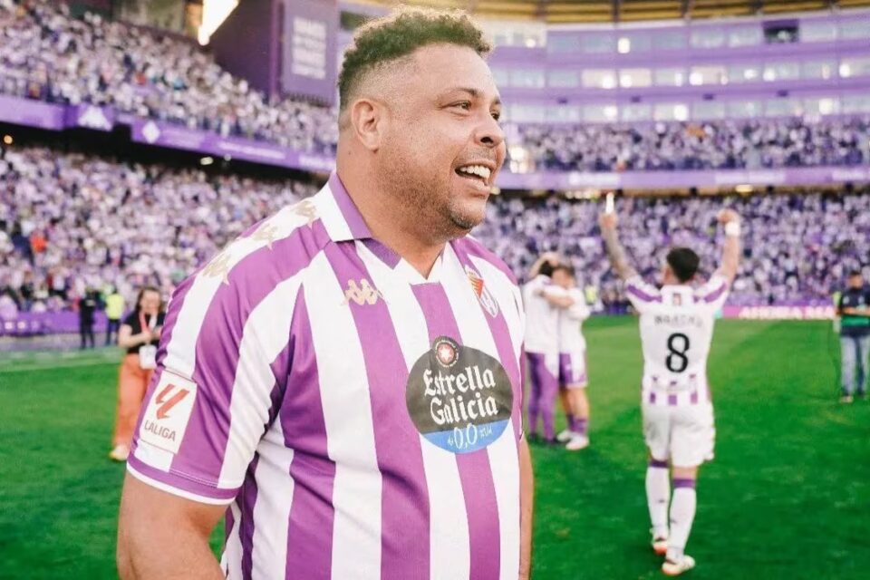 Ronaldo Fenômeno com a camisa do Valladolid