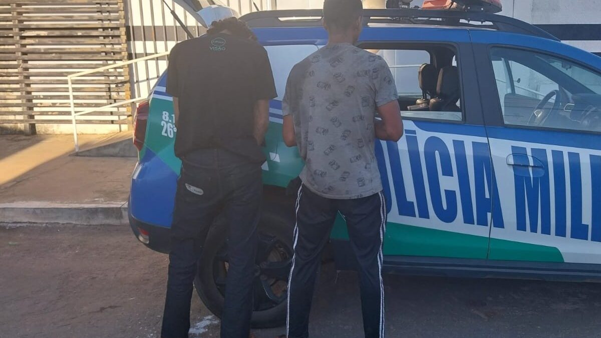 Dupla é presa por furtar baterias avaliadas em R$ 12 mil de torre de celular em Hidrolândia