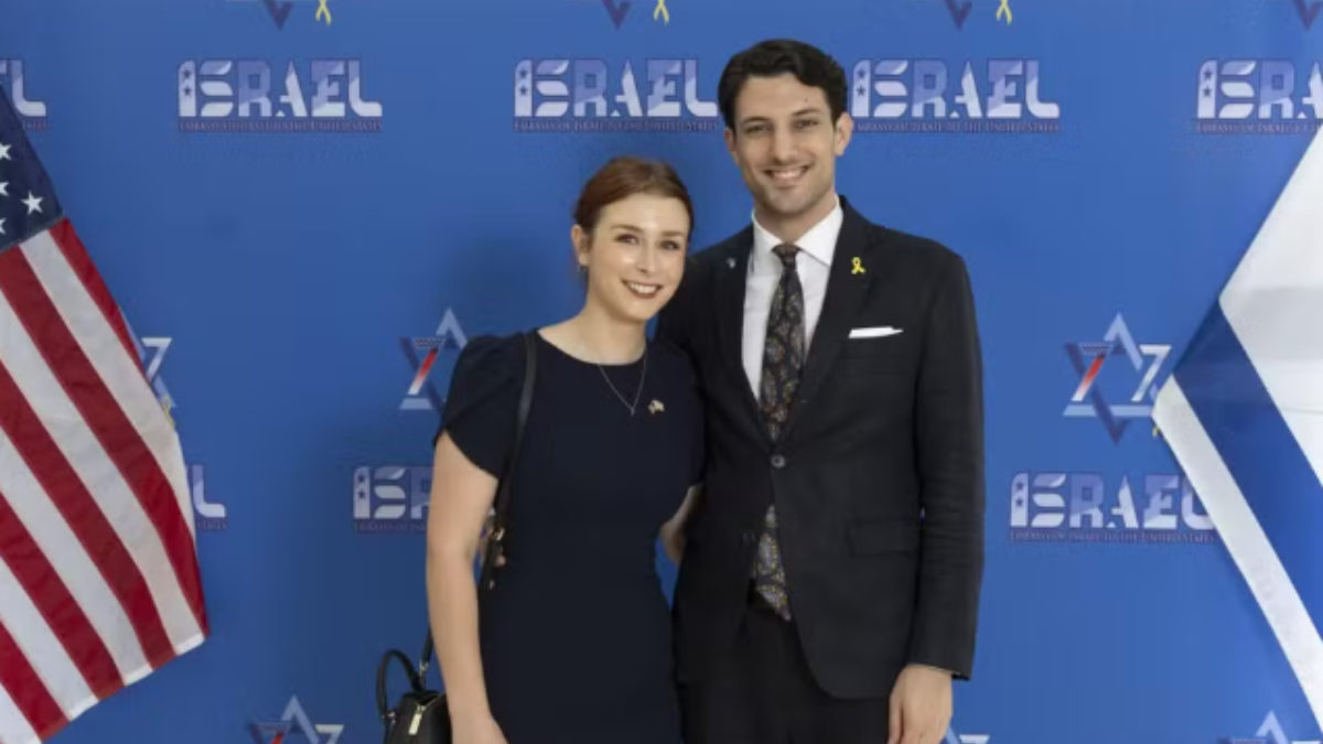 Sarah Milgram e Yaron Lischinsky, funcionários da embaixada israelense em Washington, nos EUA