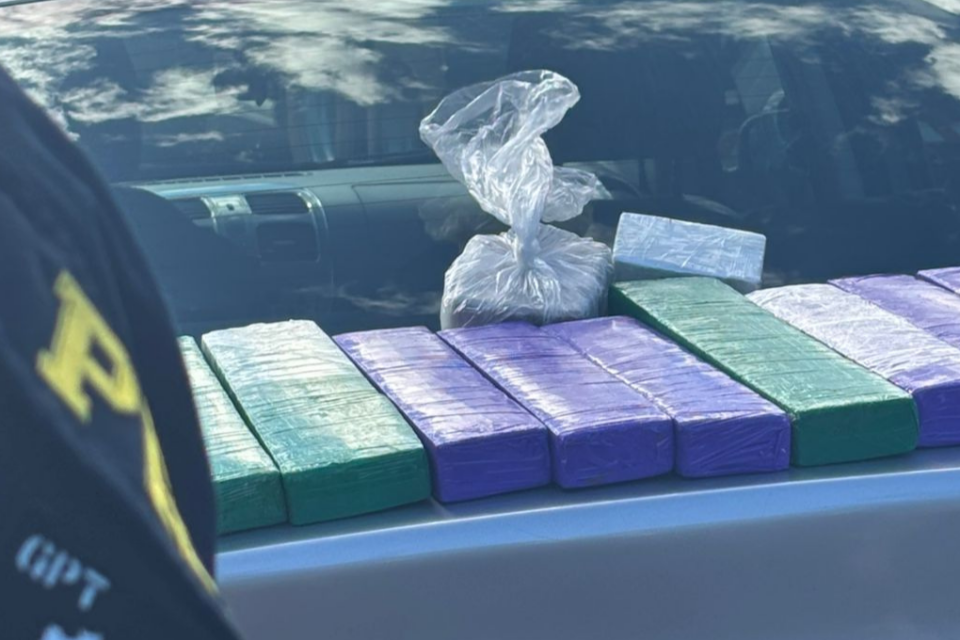 Jovem é presa com 12 kg de drogas em carro por aplicativo na BR-153, em Itumbiara