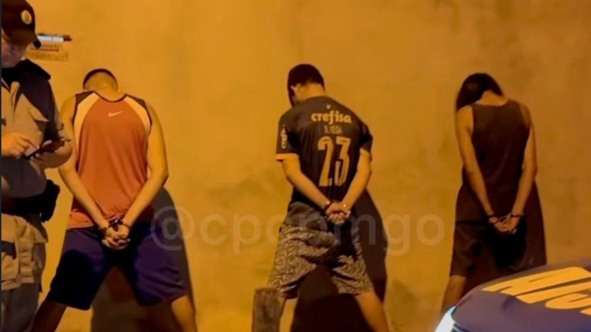 Suspeitos presos por homicídio (Foto: Reprodução)