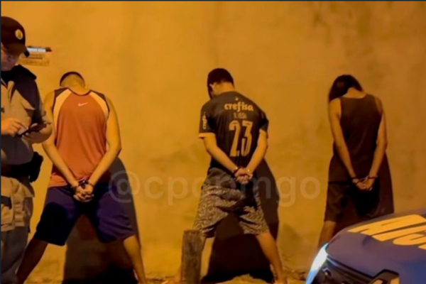 Suspeitos presos por homicídio (Foto: Reprodução)