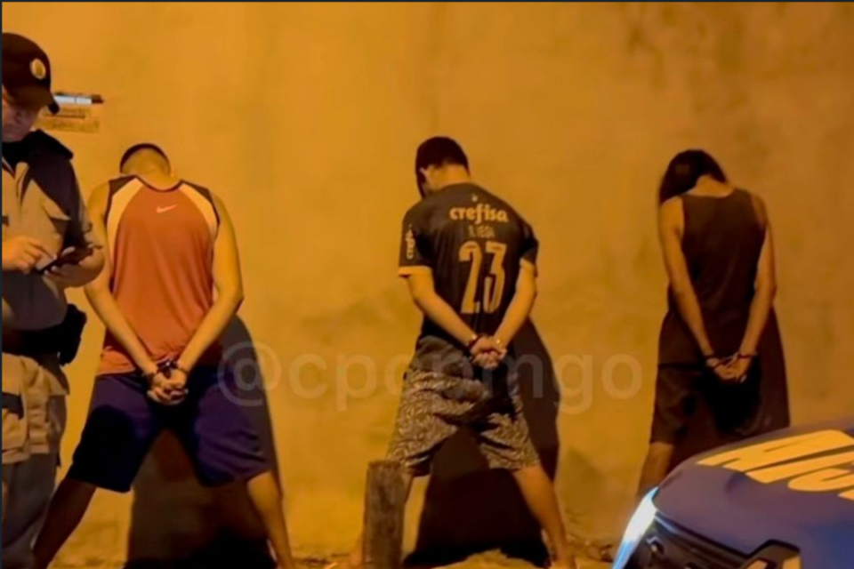 Suspeitos presos por homicídio (Foto: Reprodução)