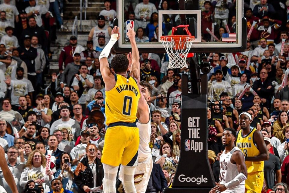 Com a cesta no último minuto Indiana vira sobre Cleveland