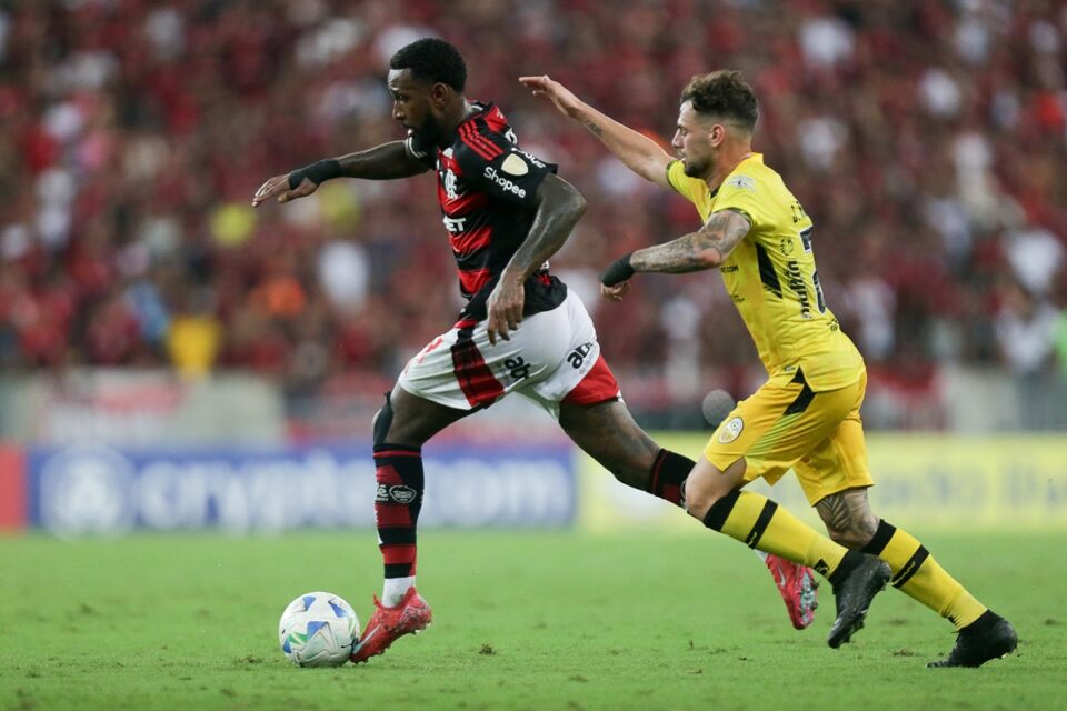 Jogo entre Flamengo e Táchira no Maracanã