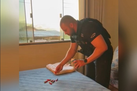 Polícia encontrou munições na residência do suspeito (Foto: Reprodução)