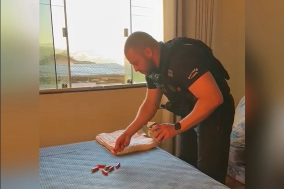 Polícia encontrou munições na residência do suspeito (Foto: Reprodução)