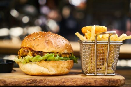 Restaurante realiza noite de pit dog em Goiânia nesta quinta-feira