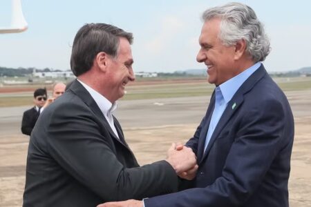 Bolsonaro vai apoiar Tarcísio após acordo com UB e PP, diz colunista; situação atrapalha planos de Caiado
