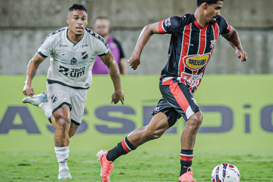 Anápolis sai atras no placar, consegue a virada, mas sofre o empate no final da partida