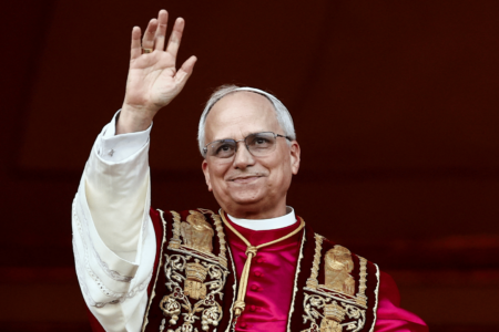 Papa Leão XIV conduz Regina Caeli na Basílica de São Pedro e fala sobre conflitos na Ucrânia e Gaza