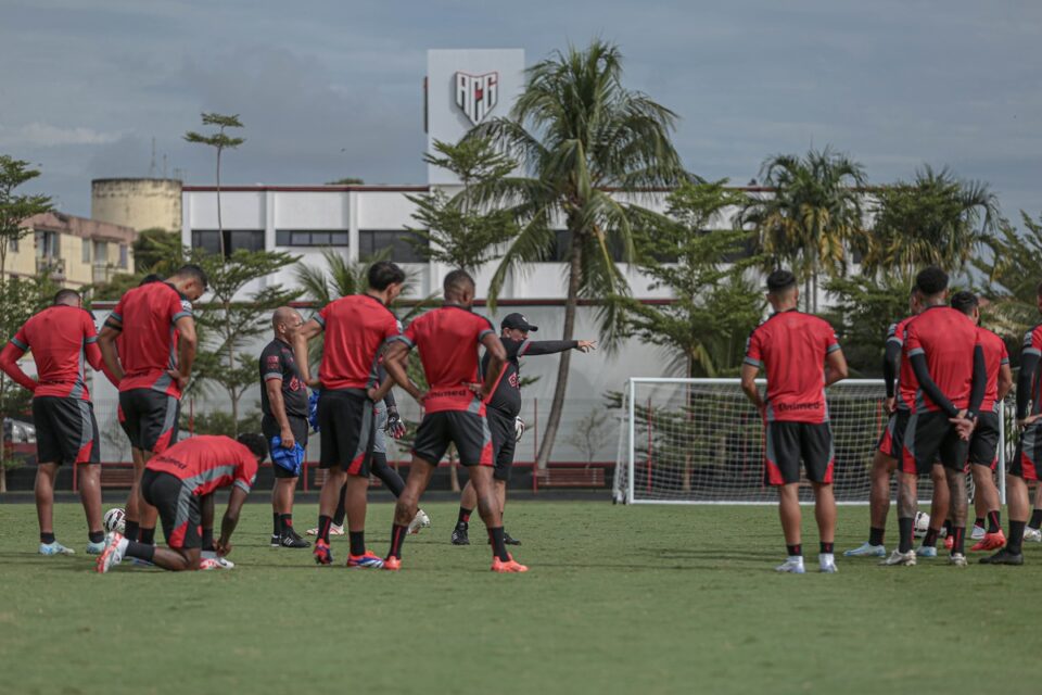 Treino do Atlético Goianiense no CT do clube