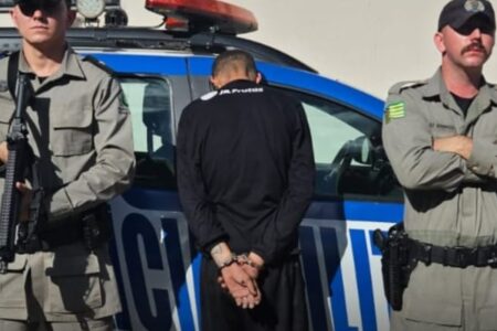 Homem com 11 passagens é preso por roubar carro em Aparecida de Goiânia