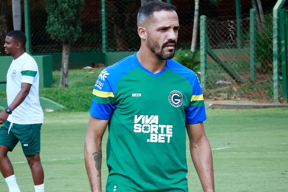 Anselmo Ramon deverá seguir como titular do Goiás