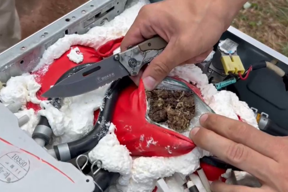 Polícia apreende cerca de seis quilos de drogas escondidas em uma máquina de lavar na BR-080