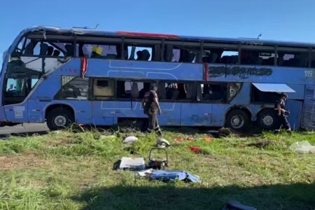 Polícia indicia motorista de ônibus que tombou com passageiros goianos em MG e deixou 12 mortos