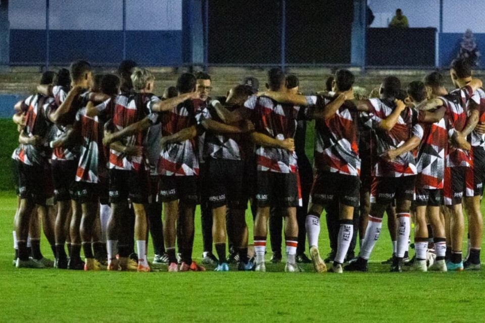 Jogadores do Anápolis antes de jogo da Série C