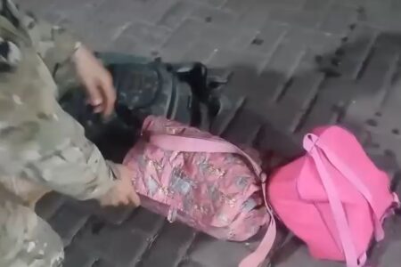 Casal é preso com droga escondida na bolsa da filha durante viagem de ônibus, em Goiânia